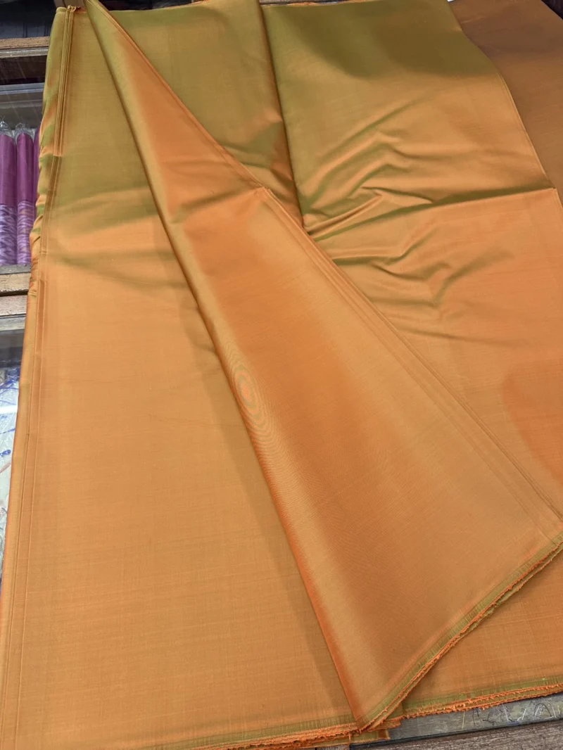 Solid-Colour Silk, Smooth Weave, Heavy Weight, Golden Brown Shot with Orange