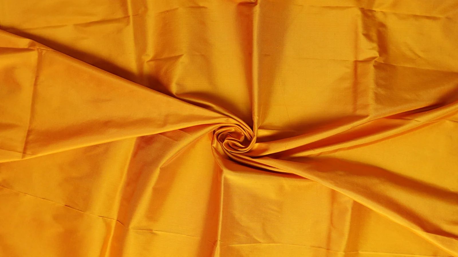 Solid-Colour Silk, Smooth Weave, 2-Ply, Ochre