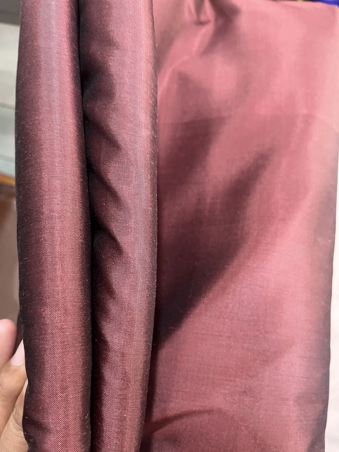 Solid-Colour Silk, Smooth Weave, 2-Ply, Dark Burgundy