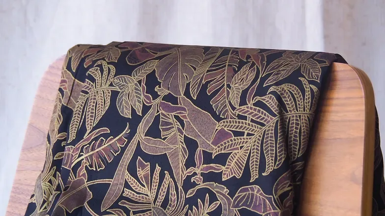 Printed Silk, Smooth Weave, 4-Ply, Black and Gold