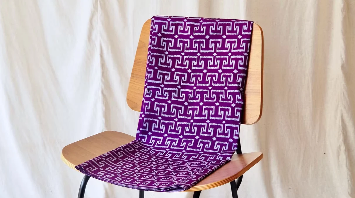 Printed Silk, Smooth Weave, 1-Ply, Purple Ground