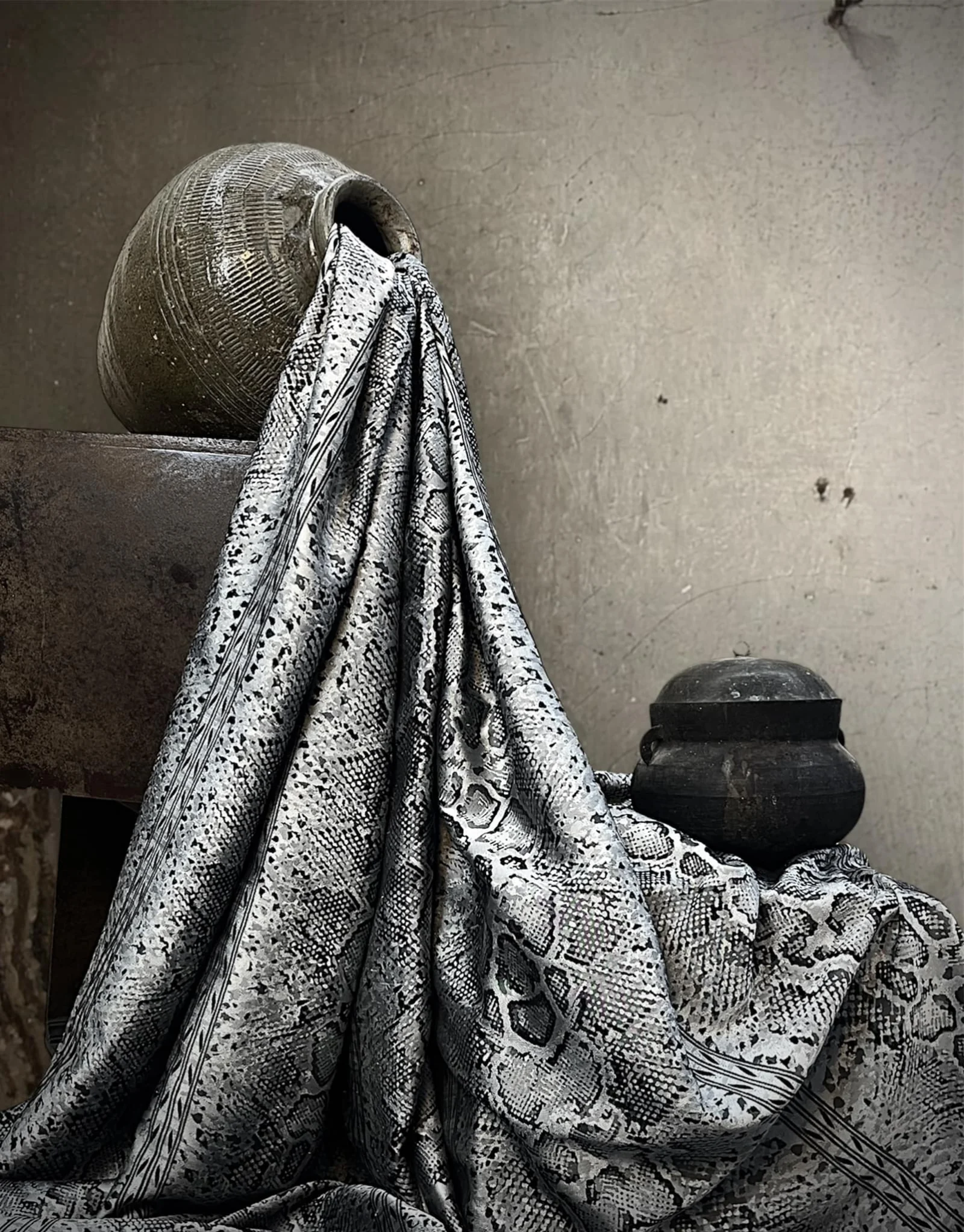 Machine-Woven Silk Jacquard, Wide Width, Naga Pattern, Black-Grey