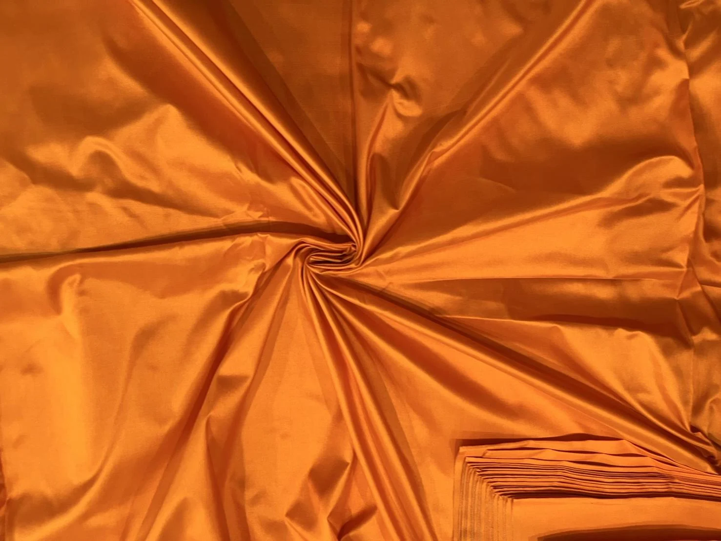 Solid-Colour Silk, Smooth Weave, 2-Ply, Golden Orange