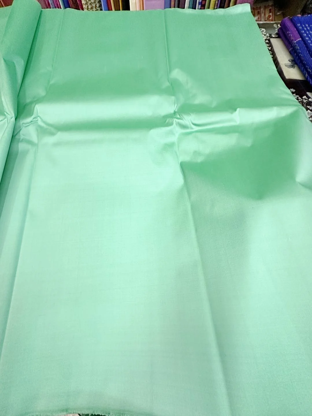 Solid-Colour Silk, Smooth Weave, 2-Ply, Light Mint Green